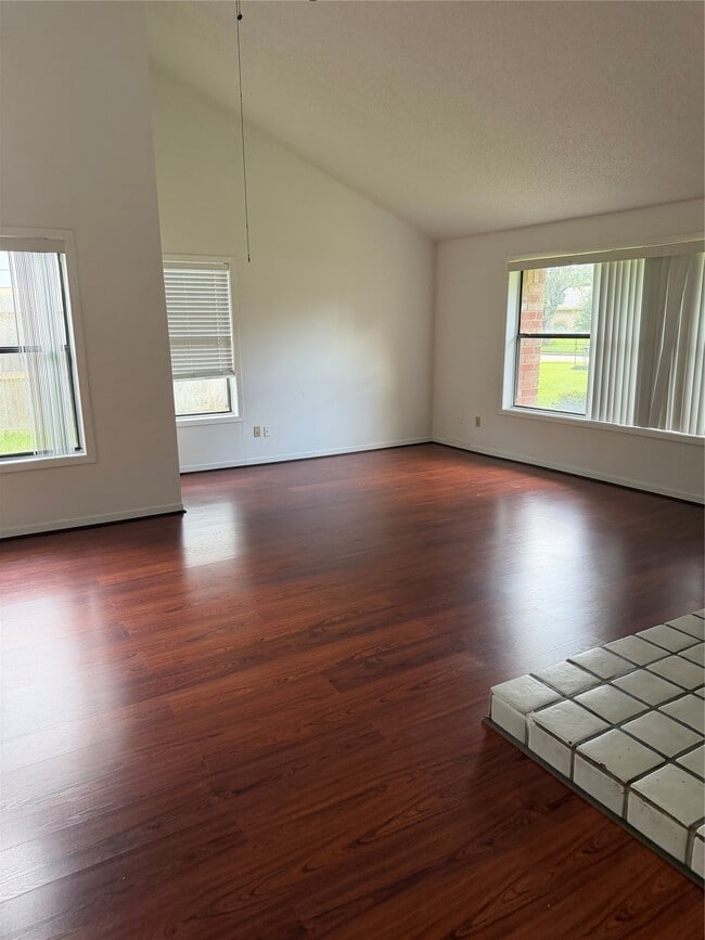 Building Photo - 2926 Colony Dr