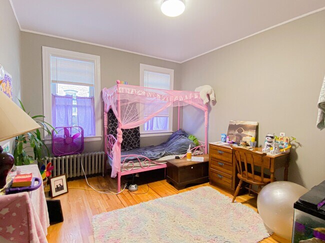 Foto del edificio - 704 Farmington Ave