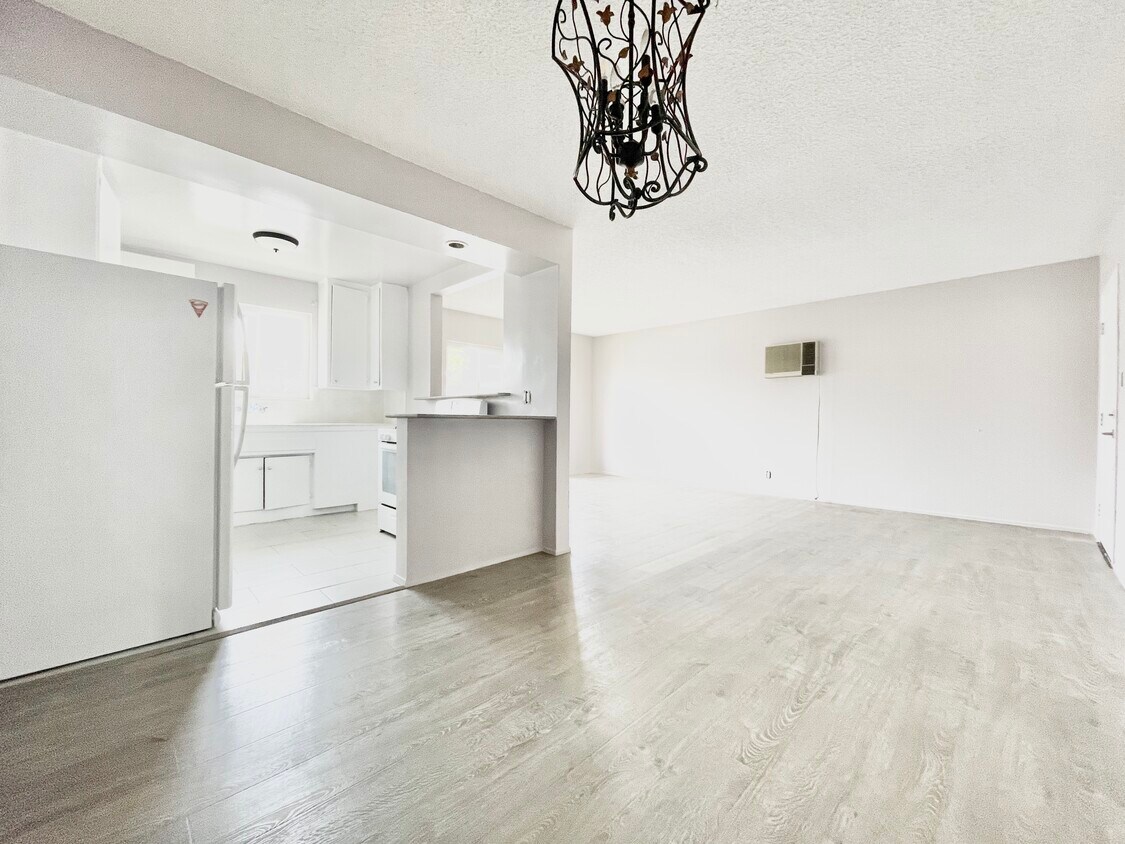 Foto principal - 854 S Sherbourne Dr
