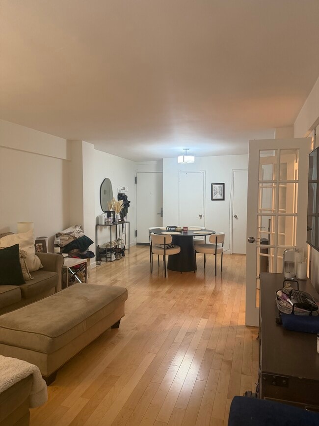 Building Photo - 420 E 64th St
