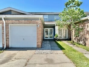 Building Photo - 1828 Whispering Oaks Ln