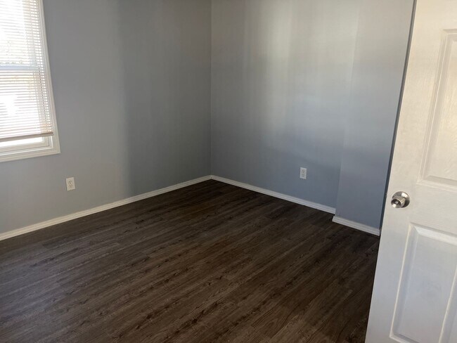 Building Photo - 614 E Jefferson St