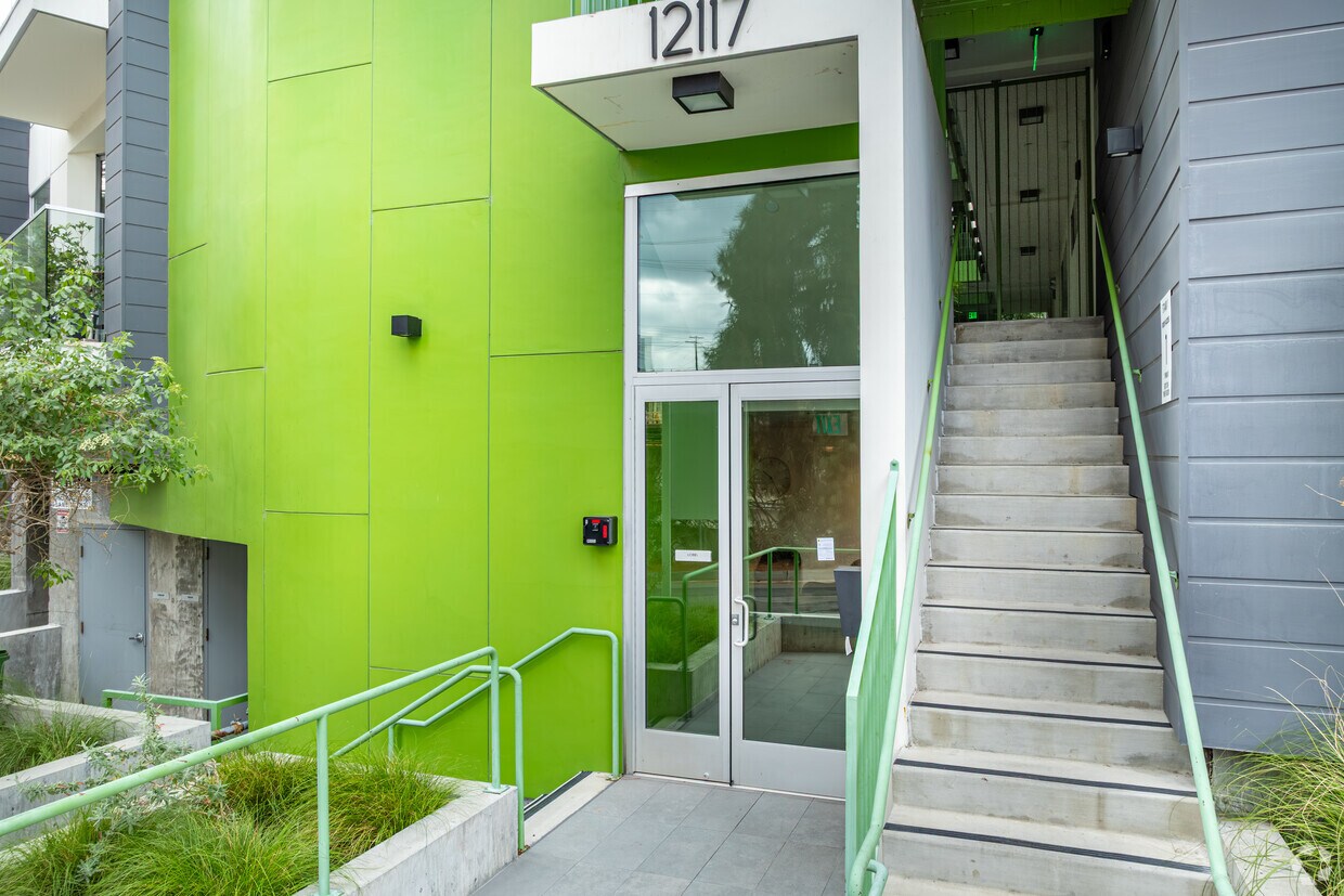 Entrance - 12117 Valley Heart Luxury Apartments