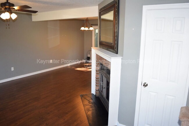 Building Photo - 1905 Devonwood Common