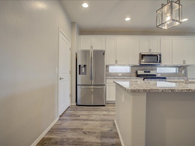Building Photo - 3 Bedroom 2 Bathroom