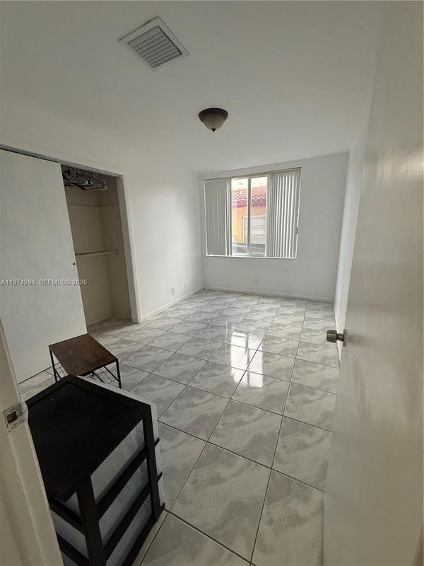 Foto del edificio - 1853 SW 17th St