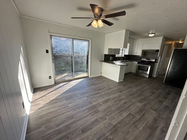 Foto del edificio - 1921 N Carlyle Ave