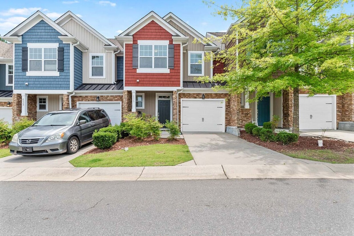 Foto principal - Convenient Cary Location