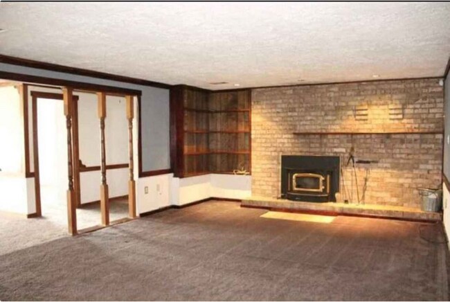Building Photo - 1621 Debra Dr
