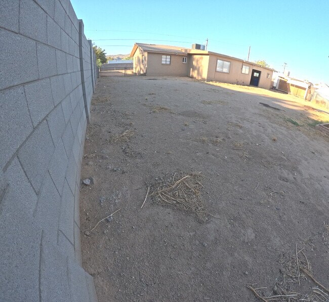 Foto del edificio - 2612 E Alta Vista Rd