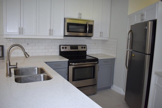 Foto del edificio - 8393 Trent Ct