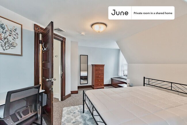 Foto del edificio - Private bedroom in 6 bed/2.5 bath Home