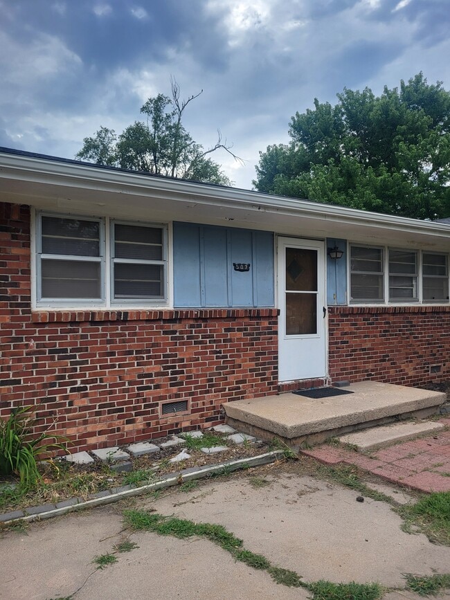 Building Photo - 507 N Eby St