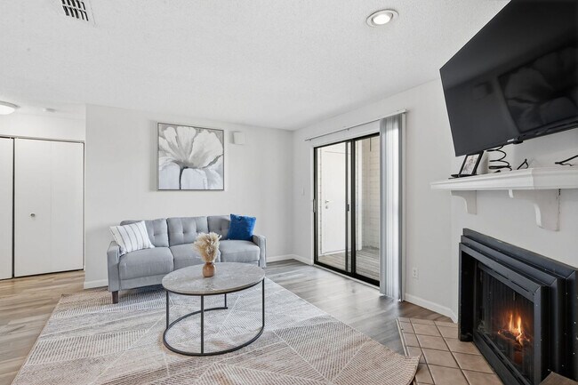 Building Photo - 2201 Deercross Dr