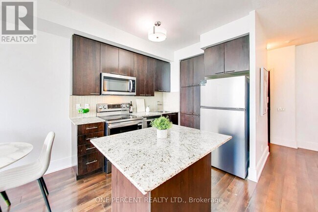 Building Photo - 15 Viking Ln