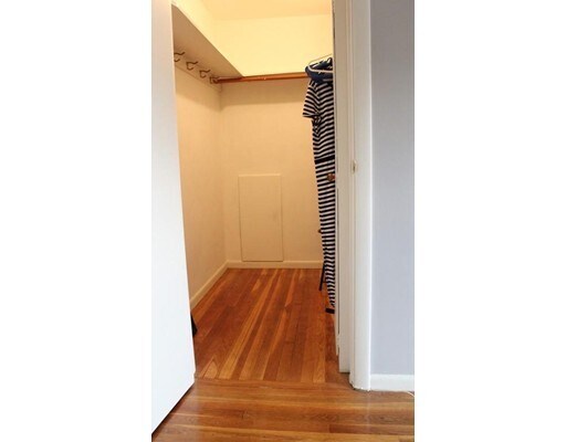 Building Photo - 210 Hillside Ave