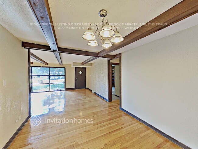 Foto del edificio - 16330 Mark Ln