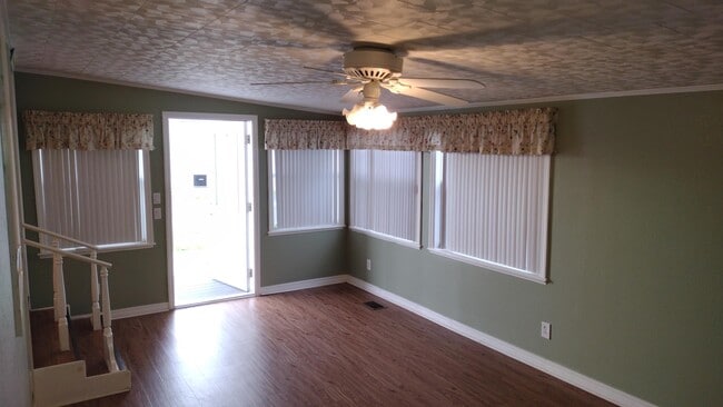 Building Photo - 269 Caravan Cir