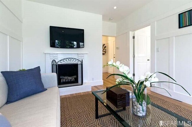 Fireplace in living room - 1125 18th Street