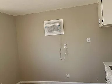 Building Photo - 317 S Broadway