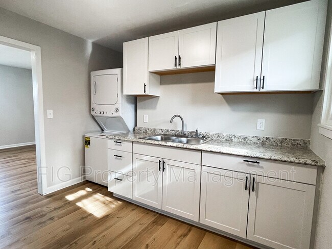 Building Photo - 297 S Benedict Ave