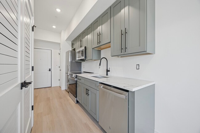 Building Photo - 2560 Jasper St,