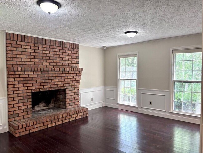 Foto del edificio - 2408 Crooked Tree Ct NE