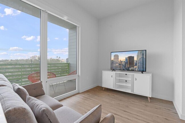 Foto del edificio - 4004 Banister Ln