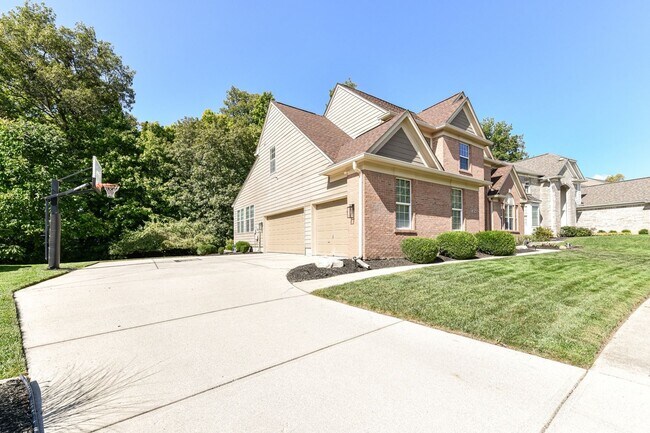 Building Photo - Beautiful 4 Bedroom Single Family Home Rec...