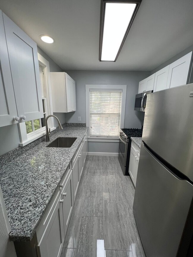 Building Photo - Newly renovated, stainless appliances, 2BR...