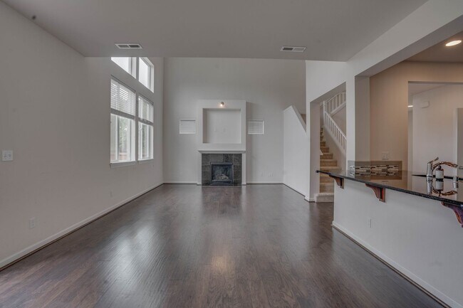 Building Photo - 3 Bed/ 2.5 Bath, Two-Story Home in North C...