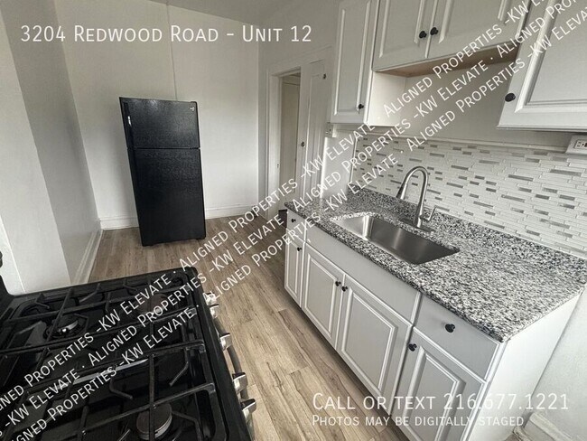 Foto del edificio - 3204 Redwood Rd