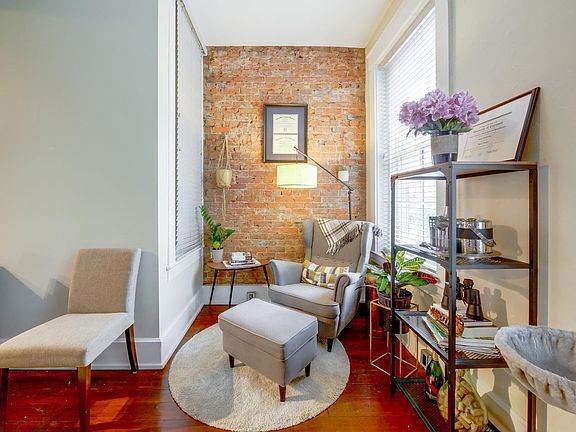 Building Photo - Condo in Italianate building in Over-the-R...