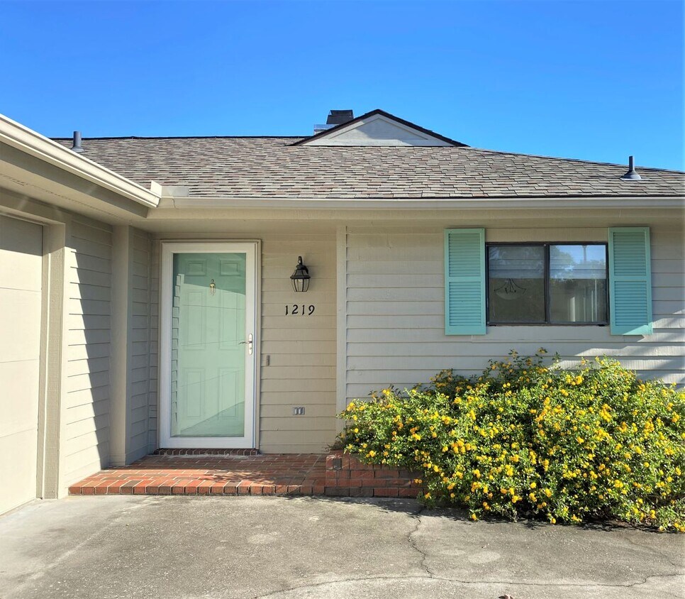 Primary Photo - Eastwood Village minutes to Wrightsville B...