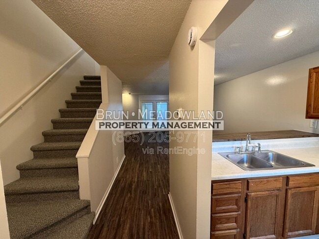 Photo - 10409 Victoria Dr Townhome