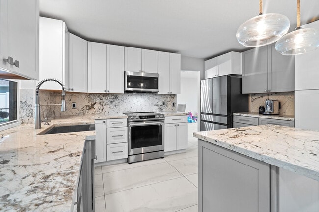 Foto del edificio - 2745 Omega Pl