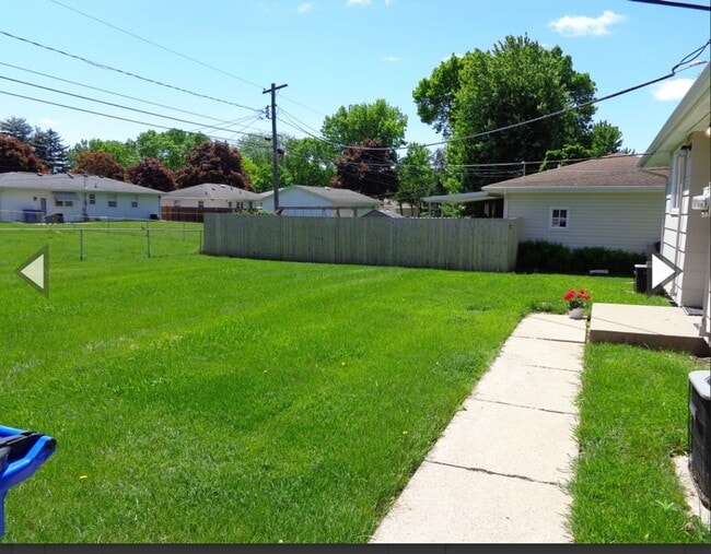 Foto del edificio - 2325-2327 Victoria Dr SW