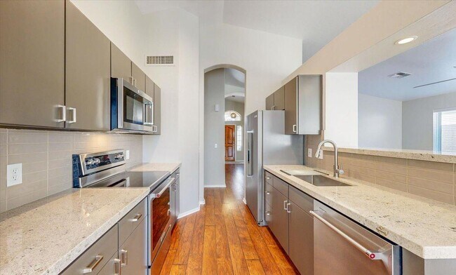 Foto del edificio - 12831 S 45th St