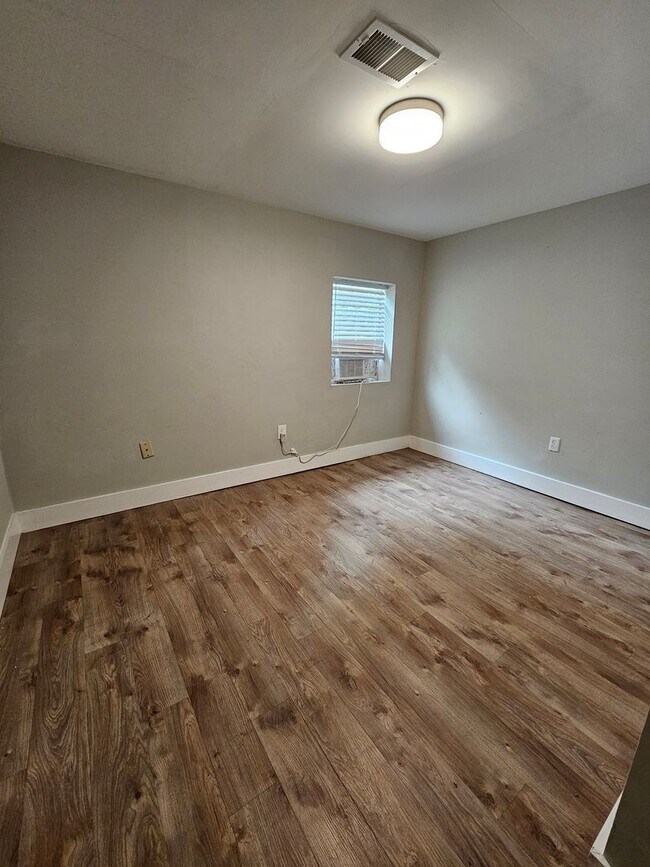 Building Photo - 1045 Seaside Ln