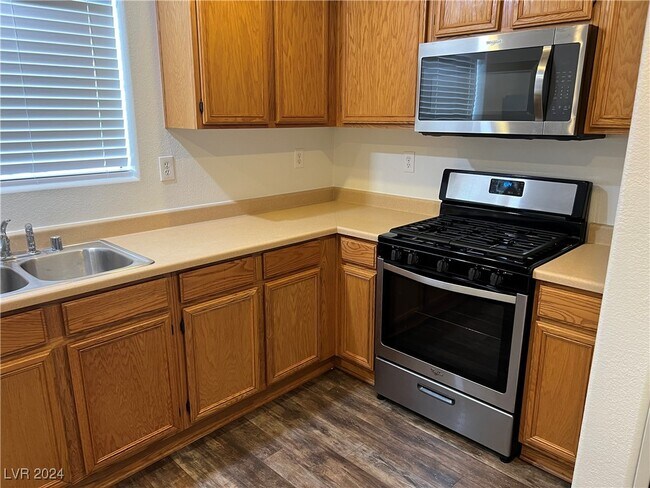Building Photo - 119 Thornless Rose Ct