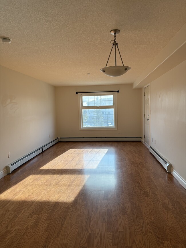 Building Photo - 4701 49 Ave