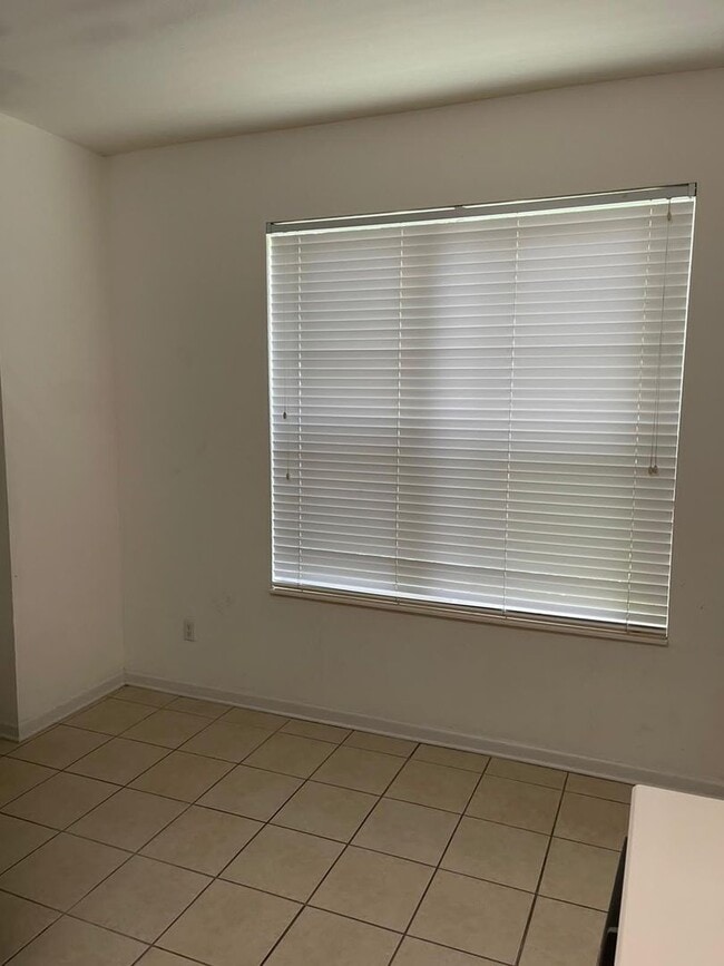 Building Photo - Fabulous 3/2.5 Townhouse located in The Vistas at Stonebridge Commons