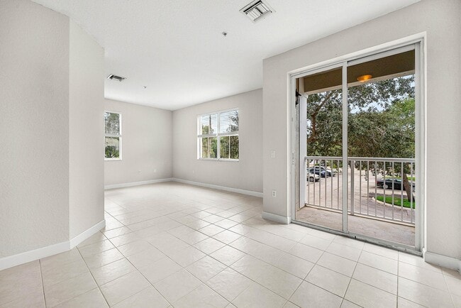 Building Photo - 1008 Shoma Dr