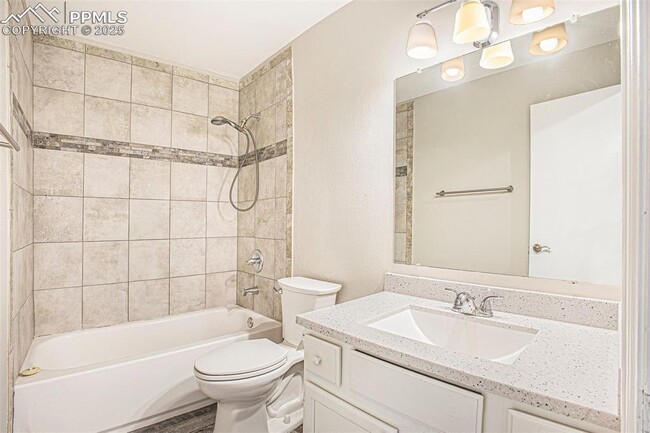 Building Photo - 2624 Bannister Ct