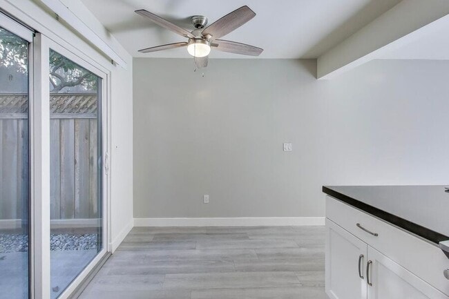 Building Photo - 1662 Hollenbeck Ave