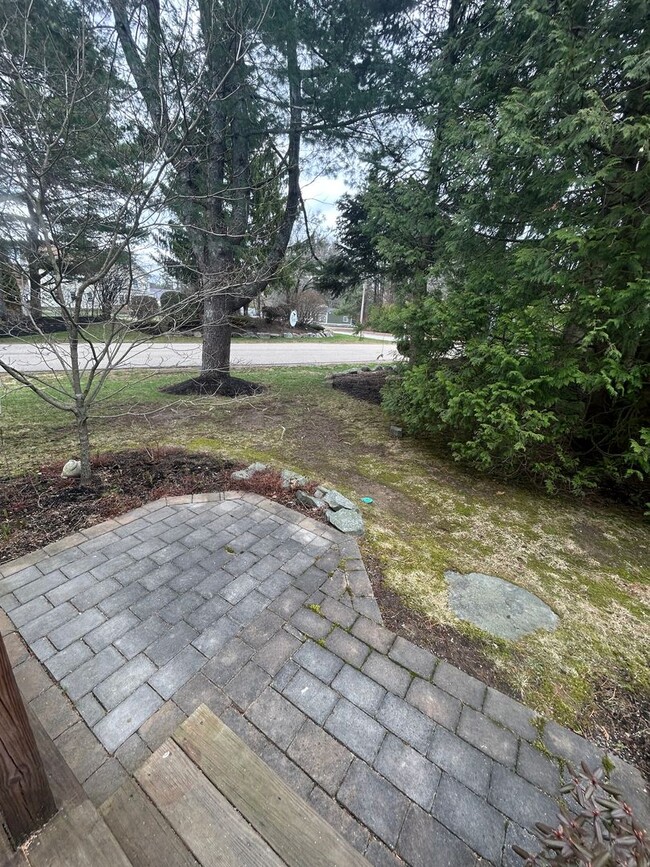 Building Photo - Spacious End Unit Condo in Dover | Available Now | Pet Friendly!
