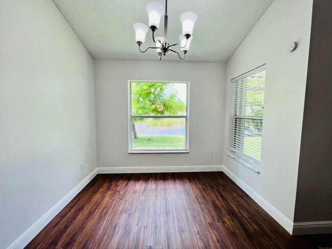 Foto del edificio - 2485 Stonegate Dr