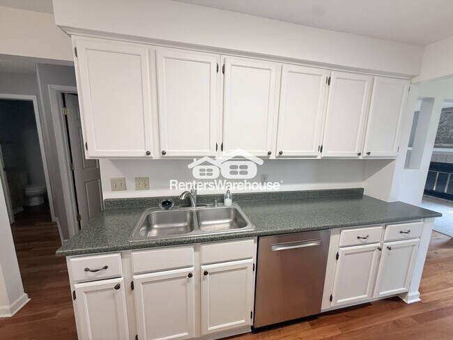 Foto del edificio - 7311 Amber Ln