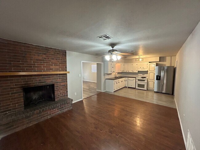Building Photo - 7111 SW Cherokee Ave