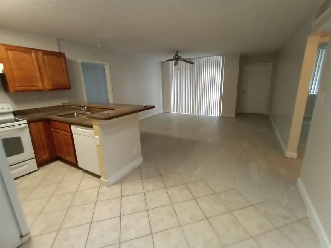 Foto principal - 751 Lyons Rd